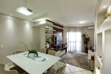 Sala de apartamento à venda com 3 quartos, 116m² em Cambuí, Campinas