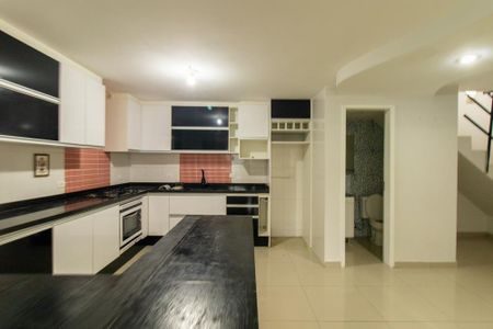 Casa para alugar com 140m², 3 quartos e 4 vagas Casa para alugar com 140m², 3 quartos e 4 vagasCozinha