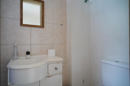 Banheiro  de apartamento à venda com 2 quartos, 38m² em Rubem Berta, Porto Alegre