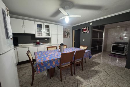 Casa à venda com 178m², 3 quartos e 2 vagasCozinha