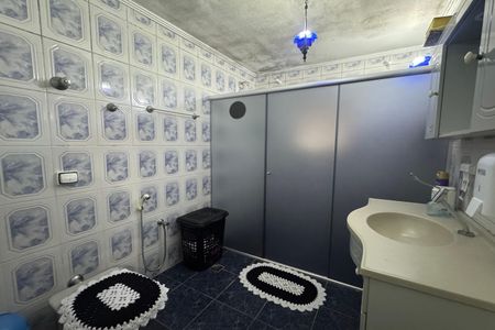 Casa à venda com 178m², 3 quartos e 2 vagasBanheiro