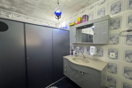 Casa à venda com 178m², 3 quartos e 2 vagasBanheiro