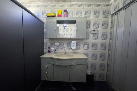 Casa à venda com 178m², 3 quartos e 2 vagasBanheiro