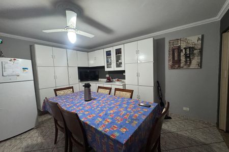 Casa à venda com 178m², 3 quartos e 2 vagasCozinha