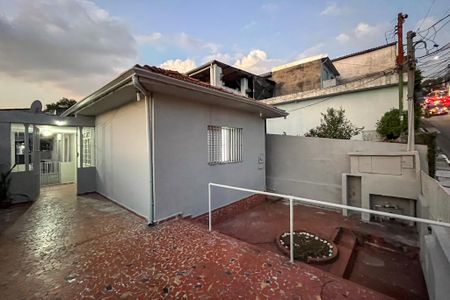 Casa para alugar com 70m², 2 quartos e 1 vagaQuintal
