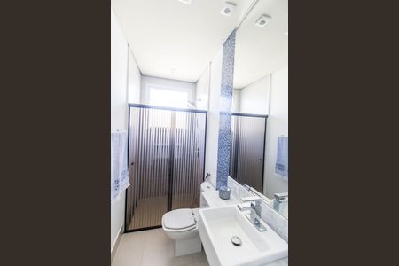 Casa de condomínio à venda com 462m², 5 quartos e 4 vagas Casa de condomínio à venda com 462m², 5 quartos e 4 vagasBanheiro da Suíte