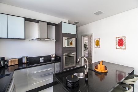 Casa de condomínio à venda com 462m², 5 quartos e 4 vagas Casa de condomínio à venda com 462m², 5 quartos e 4 vagasCozinha