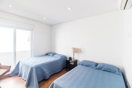 Casa de condomínio à venda com 462m², 5 quartos e 4 vagas Casa de condomínio à venda com 462m², 5 quartos e 4 vagasSuíte 2