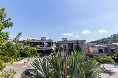 Casa de condomínio à venda com 462m², 5 quartos e 4 vagas Casa de condomínio à venda com 462m², 5 quartos e 4 vagasVista da Suíte