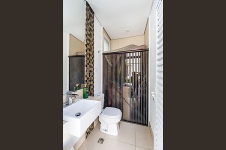 Casa de condomínio à venda com 462m², 5 quartos e 4 vagas Casa de condomínio à venda com 462m², 5 quartos e 4 vagasBanheiro