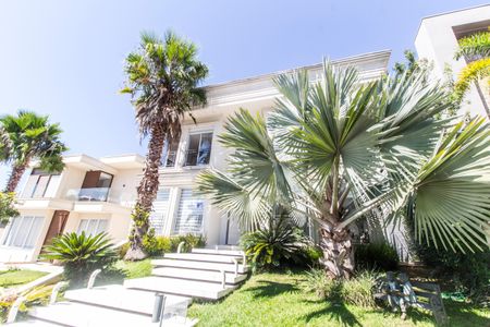Casa de condomínio à venda com 462m², 5 quartos e 4 vagas Casa de condomínio à venda com 462m², 5 quartos e 4 vagasVista da Rua
