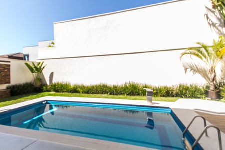 Casa de condomínio à venda com 462m², 5 quartos e 4 vagas Casa de condomínio à venda com 462m², 5 quartos e 4 vagasVista