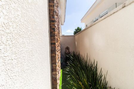 Casa de condomínio à venda com 462m², 5 quartos e 4 vagas Casa de condomínio à venda com 462m², 5 quartos e 4 vagasCorredor
