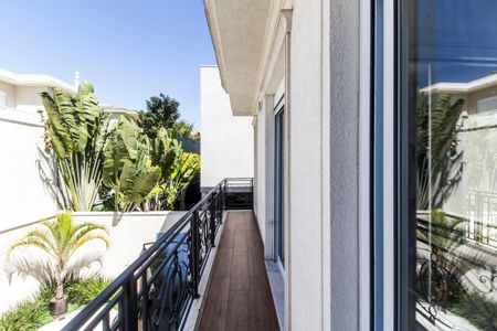 Casa de condomínio à venda com 462m², 5 quartos e 4 vagas Casa de condomínio à venda com 462m², 5 quartos e 4 vagasSacada