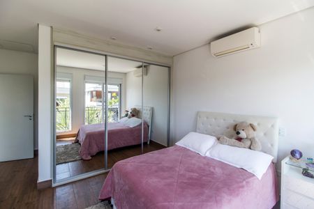 Casa de condomínio à venda com 462m², 5 quartos e 4 vagas Casa de condomínio à venda com 462m², 5 quartos e 4 vagasSuíte 4