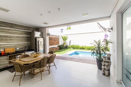 Casa de condomínio à venda com 462m², 5 quartos e 4 vagas Casa de condomínio à venda com 462m², 5 quartos e 4 vagasVista da Sala