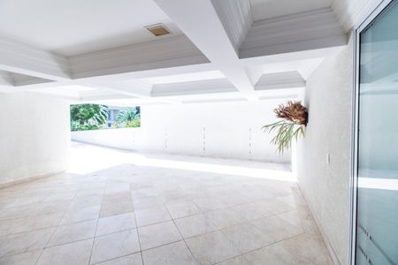 Casa de condomínio à venda com 462m², 5 quartos e 4 vagas Casa de condomínio à venda com 462m², 5 quartos e 4 vagasGaragem