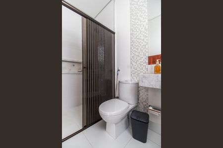 Casa de condomínio à venda com 462m², 5 quartos e 4 vagas Casa de condomínio à venda com 462m², 5 quartos e 4 vagasBanheiro da Suíte