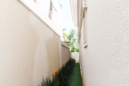 Casa de condomínio à venda com 462m², 5 quartos e 4 vagas Casa de condomínio à venda com 462m², 5 quartos e 4 vagasEntrada