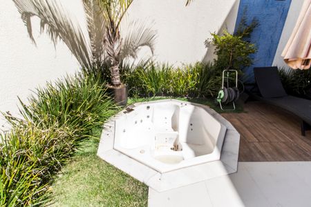 Casa de condomínio à venda com 462m², 5 quartos e 4 vagas Casa de condomínio à venda com 462m², 5 quartos e 4 vagasPiscina