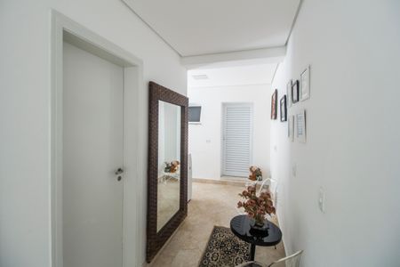 Casa de condomínio à venda com 462m², 5 quartos e 4 vagas Casa de condomínio à venda com 462m², 5 quartos e 4 vagasCorredor