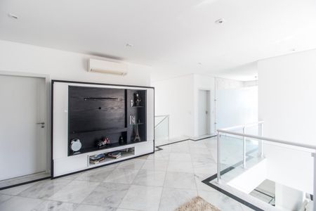 Casa de condomínio à venda com 462m², 5 quartos e 4 vagas Casa de condomínio à venda com 462m², 5 quartos e 4 vagasSala