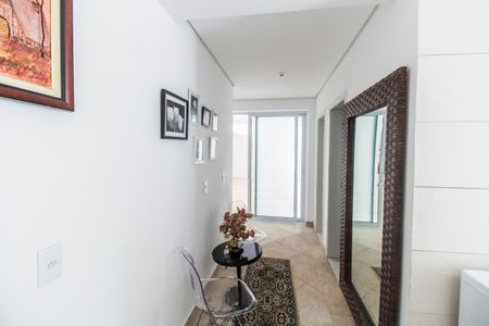 Casa de condomínio à venda com 462m², 5 quartos e 4 vagas Casa de condomínio à venda com 462m², 5 quartos e 4 vagasCorredor