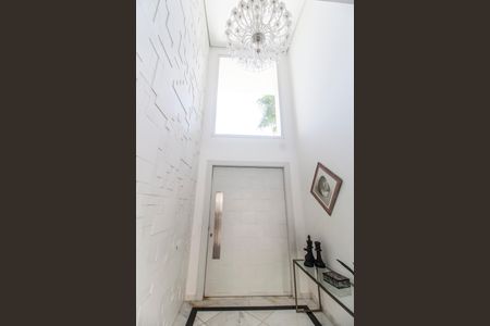 Casa de condomínio à venda com 462m², 5 quartos e 4 vagas Casa de condomínio à venda com 462m², 5 quartos e 4 vagasHall de entrada