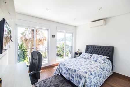 Casa de condomínio à venda com 462m², 5 quartos e 4 vagas Casa de condomínio à venda com 462m², 5 quartos e 4 vagasSuíte 3