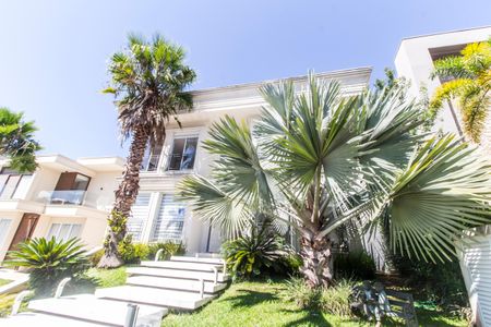 Casa de condomínio à venda com 462m², 5 quartos e 4 vagas Casa de condomínio à venda com 462m², 5 quartos e 4 vagasVista da Rua