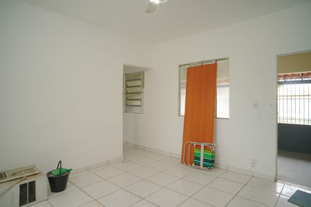 Sala de casa para alugar com 3 quartos, 360m² em Pindobas, Maricá
