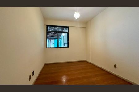 Apartamento para alugar com 250m², 4 quartos e 2 vagas Apartamento para alugar com 250m², 4 quartos e 2 vagasQuarto