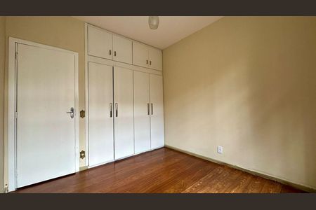 Apartamento para alugar com 250m², 4 quartos e 2 vagas Apartamento para alugar com 250m², 4 quartos e 2 vagasQuarto