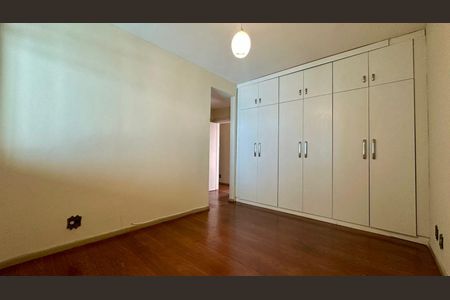 Apartamento para alugar com 250m², 4 quartos e 2 vagas Apartamento para alugar com 250m², 4 quartos e 2 vagasQuarto