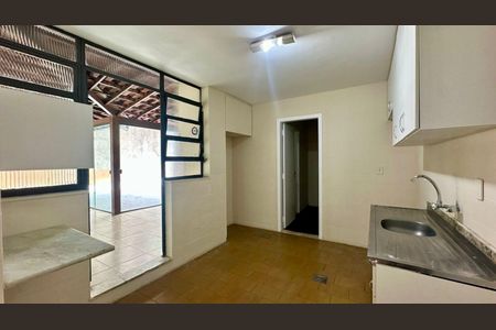 Apartamento para alugar com 250m², 4 quartos e 2 vagas Apartamento para alugar com 250m², 4 quartos e 2 vagasCozinha