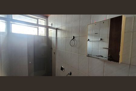 Casa à venda com 180m², 3 quartos e 2 vagasbanheiro 
