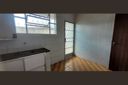 Casa à venda com 180m², 3 quartos e 2 vagascozinha 