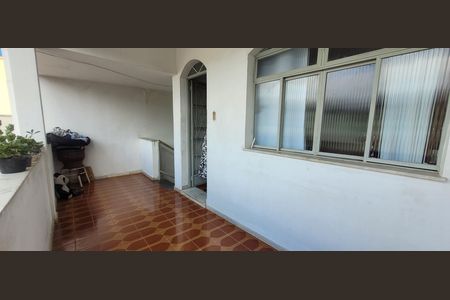 Casa à venda com 179m², 3 quartos e 2 vagas Casa à venda com 179m², 3 quartos e 2 vagasvaranda