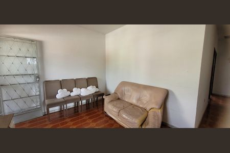 Casa à venda com 179m², 3 quartos e 2 vagas Casa à venda com 179m², 3 quartos e 2 vagassala