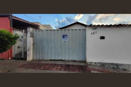 Casa à venda com 179m², 3 quartos e 2 vagas Casa à venda com 179m², 3 quartos e 2 vagasfachada