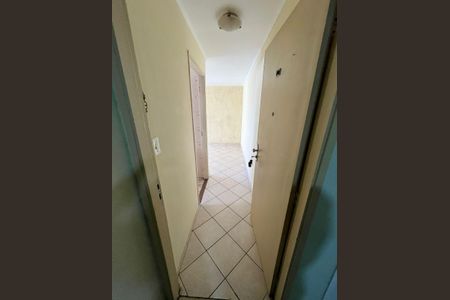 Corredor de apartamento para alugar com 2 quartos, 56m² em Vila Irmaos Arnoni, São Paulo