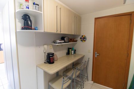 Apartamento à venda com 94m², 2 quartos e 1 vaga Apartamento à venda com 94m², 2 quartos e 1 vagaCozinha e Área de Serviço