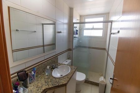 Apartamento à venda com 94m², 2 quartos e 1 vaga Apartamento à venda com 94m², 2 quartos e 1 vagaBanheiro da Suíte