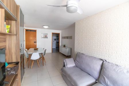Apartamento à venda com 94m², 2 quartos e 1 vaga Apartamento à venda com 94m², 2 quartos e 1 vagaSala
