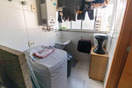 Apartamento à venda com 94m², 2 quartos e 1 vaga Apartamento à venda com 94m², 2 quartos e 1 vagaCozinha e Área de Serviço