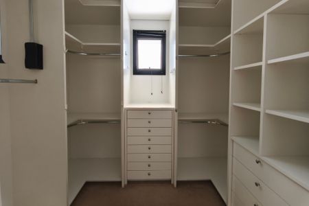 Casa de condomínio para alugar com 234m², 3 quartos e 4 vagasQuarto Suíte