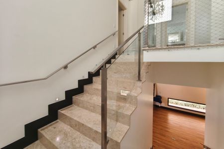 Casa de condomínio para alugar com 234m², 3 quartos e 4 vagasEscada - Quartos