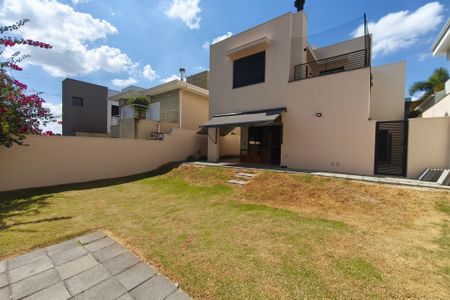 Casa de condomínio para alugar com 234m², 3 quartos e 4 vagasQuintal