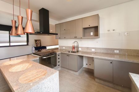 Casa de condomínio para alugar com 234m², 3 quartos e 4 vagasCozinha