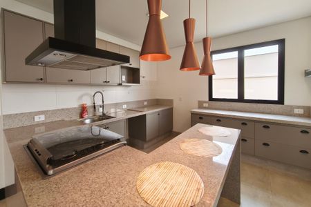 Casa de condomínio para alugar com 234m², 3 quartos e 4 vagasCozinha